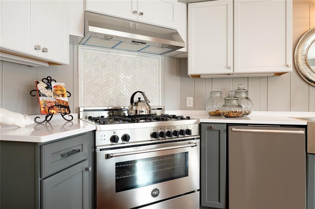145 Shore Road Cape Neddick, ME 03902 - Photo 13 of 35 Great 6 burner, gas stove with...