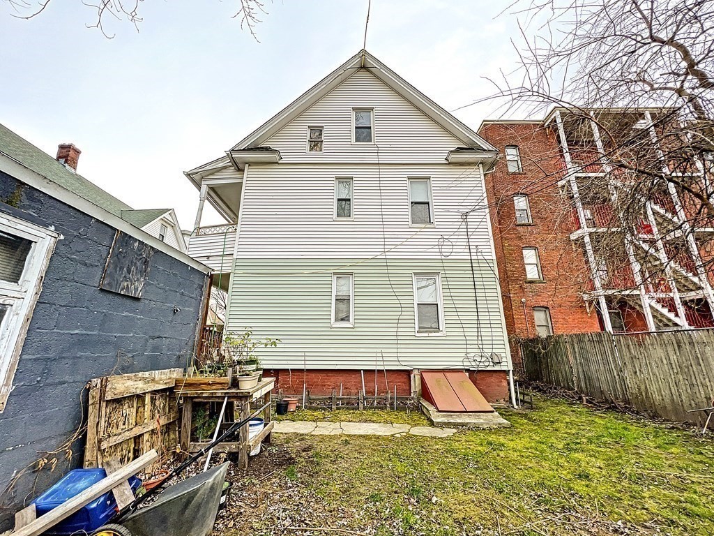 16 Grove Street Springfield, MA 01107 - Photo 9 of 20 Gallery Image 9