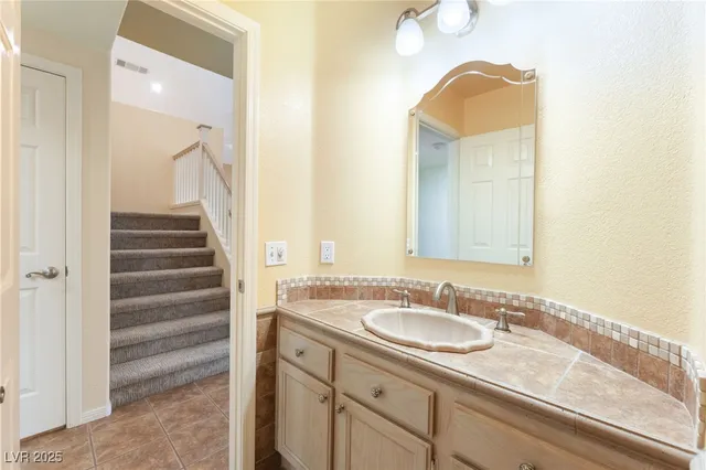 $2,200 | 1305 Chaparral Summit Drive, Las Vegas, NV 89117