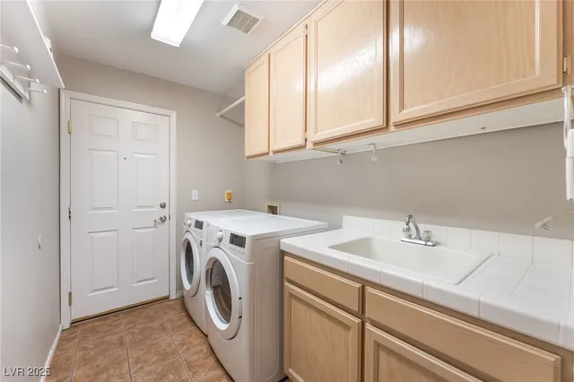 $2,200 | 1305 Chaparral Summit Drive, Las Vegas, NV 89117