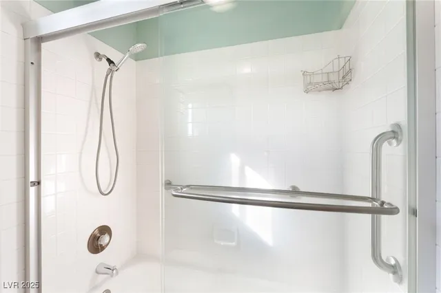 $2,200 | 1305 Chaparral Summit Drive, Las Vegas, NV 89117