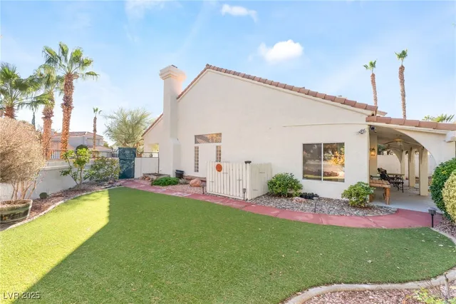 $2,200 | 1305 Chaparral Summit Drive, Las Vegas, NV 89117