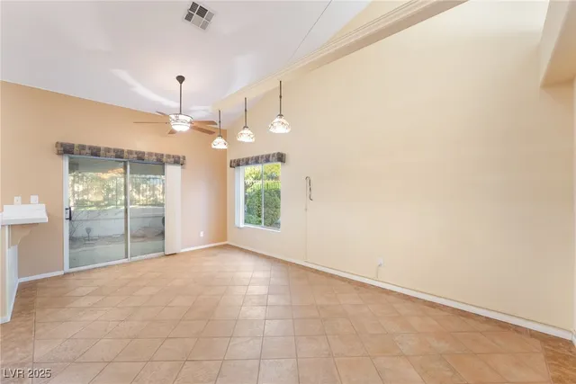 $2,200 | 1305 Chaparral Summit Drive, Las Vegas, NV 89117