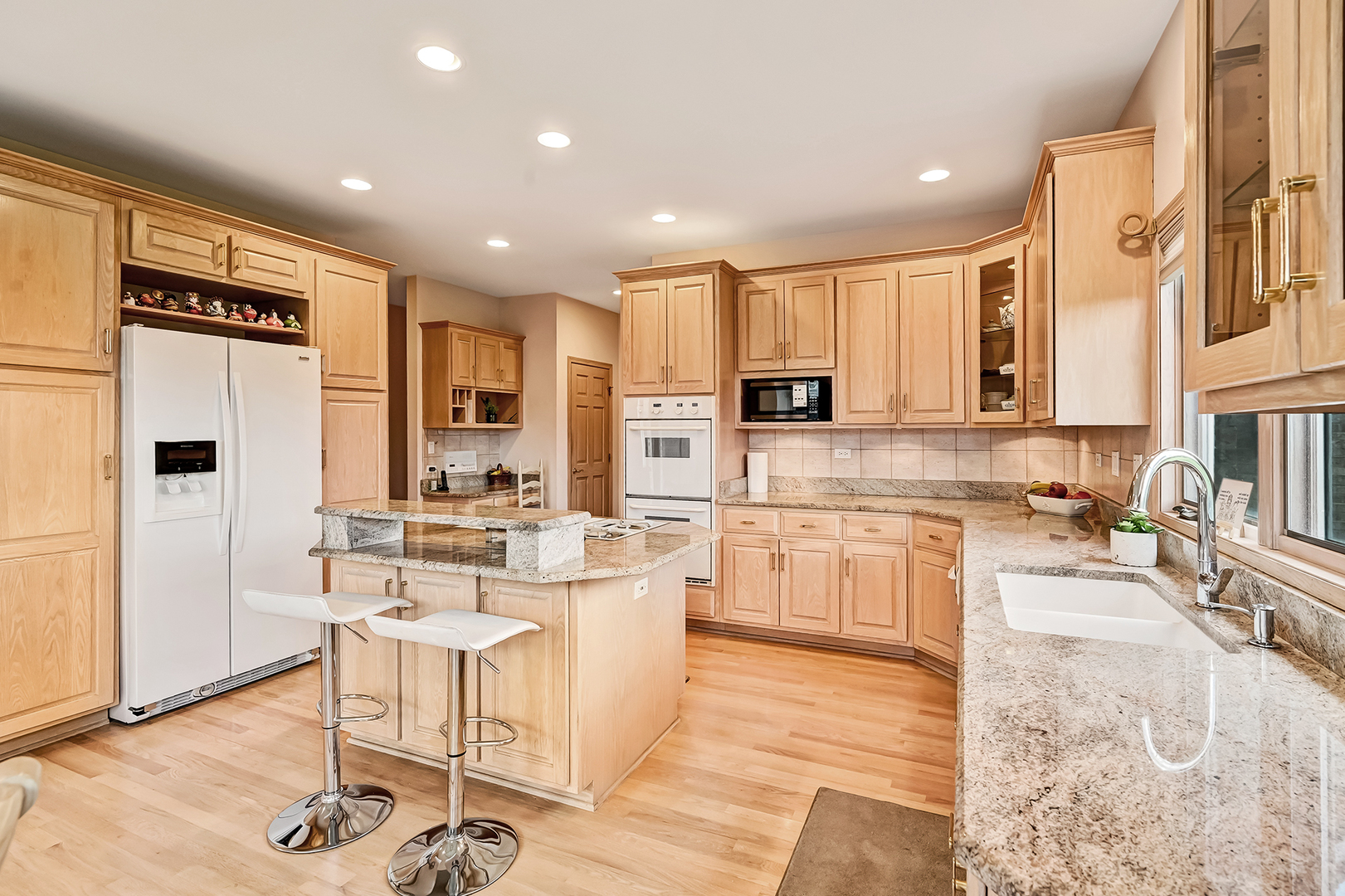 9150 Falling Waters Drive West Burr Ridge, IL 60527 - Photo 11 of 49