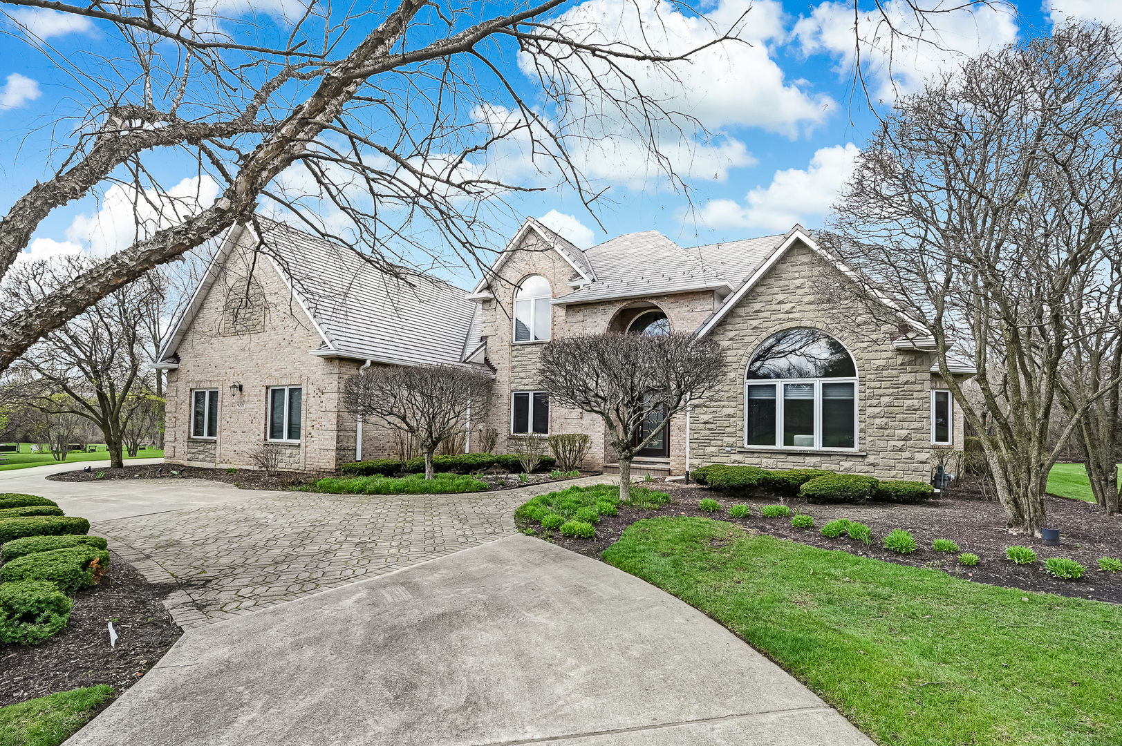 9150 Falling Waters Drive West Burr Ridge, IL 60527 - Photo 2 of 49