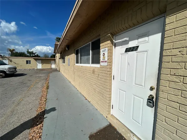 $30 | 6225 Johnson Street, Hollywood, FL 33024