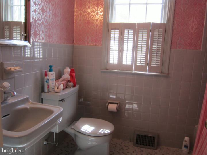 1398 Granary Road Blue Bell, PA 19422 - Photo 13 of 16 Bathroom