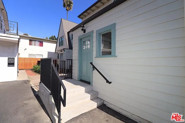 a house view with a outdoor space