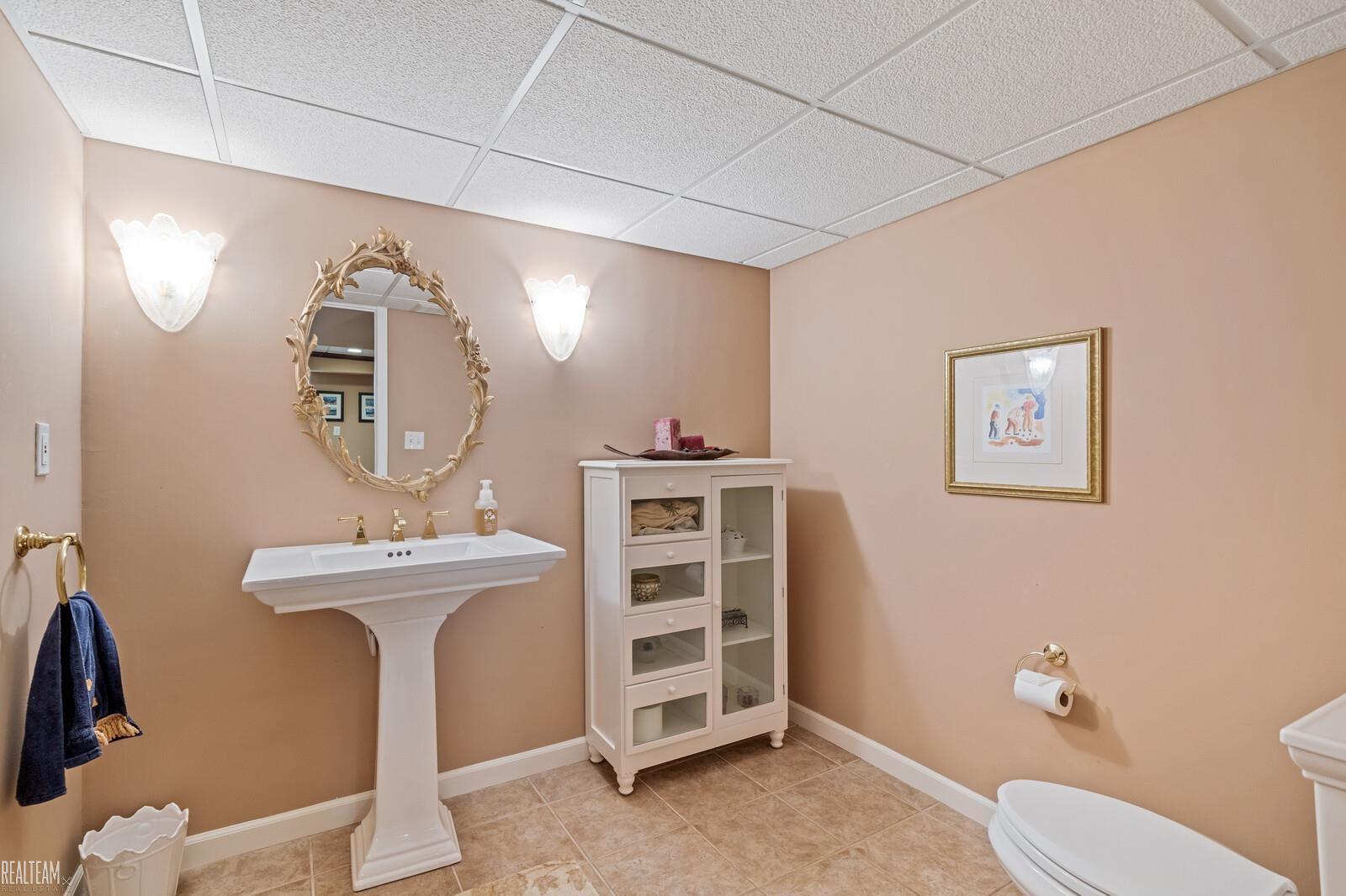 1028 Bloomview Circle Rochester, MI 48307 - Photo 37 of 44
