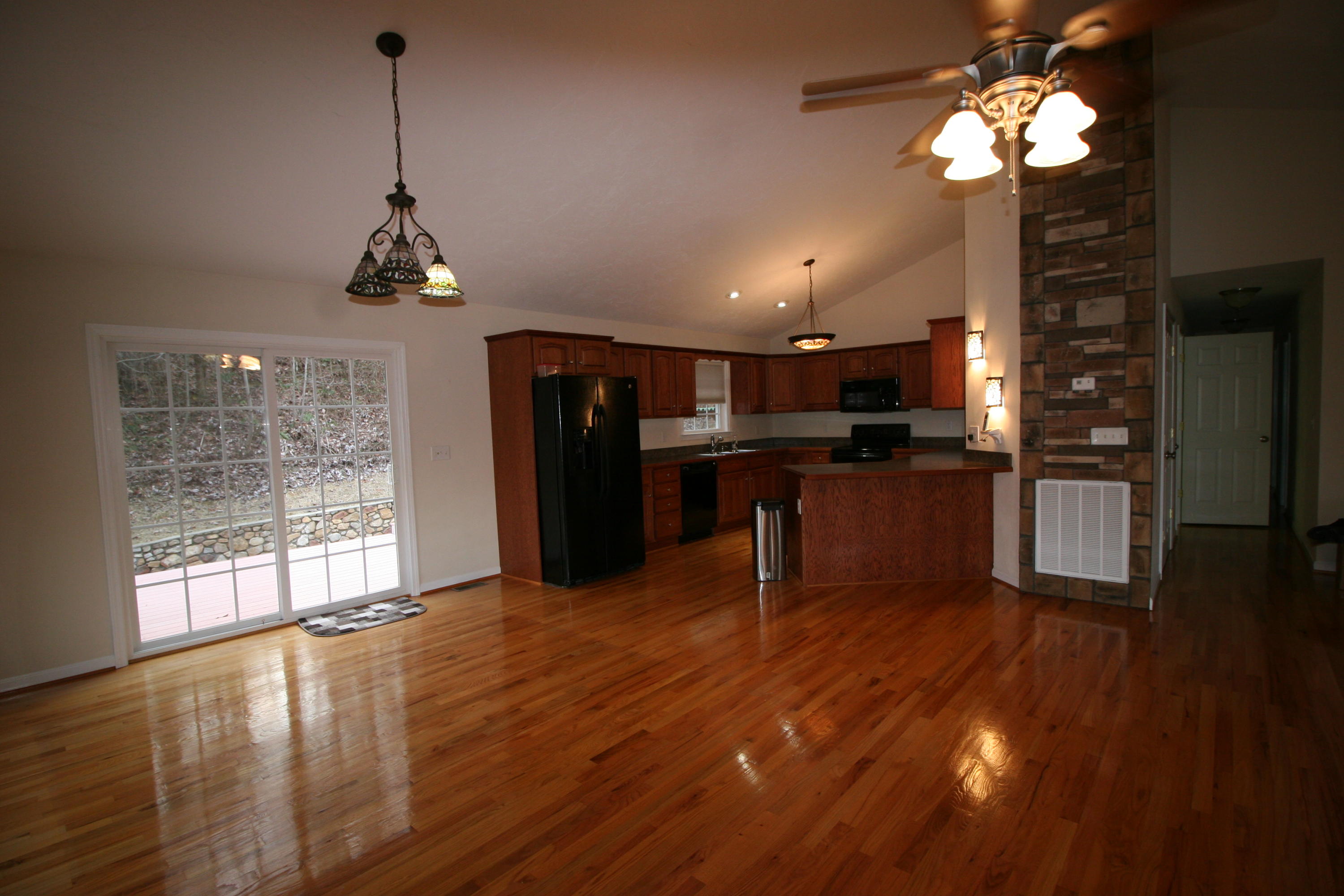 3775 Read Mountain Road Cloverdale, VA 24077 - Photo 11 of 42 14 Greatroom
