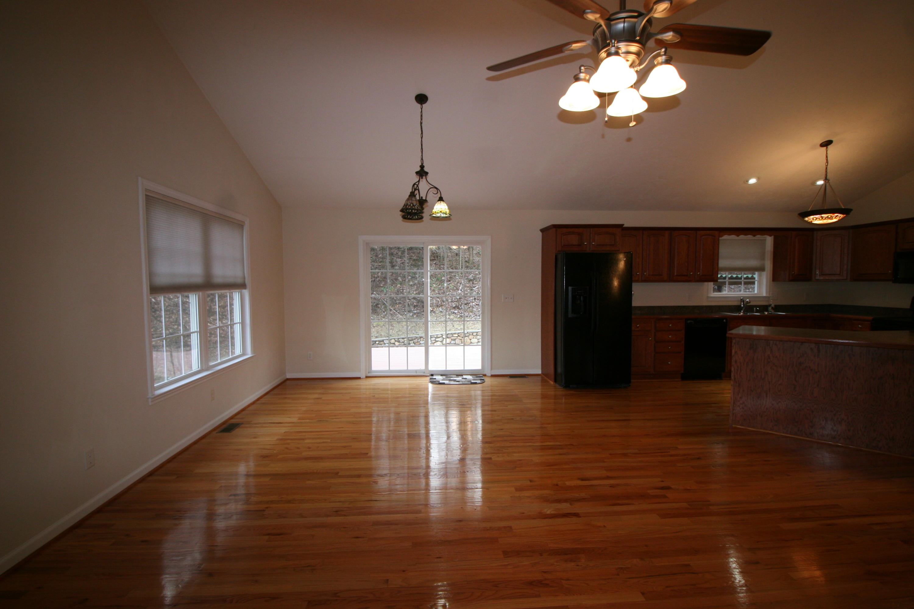 3775 Read Mountain Road Cloverdale, VA 24077 - Photo 13 of 42 16 Greatroom