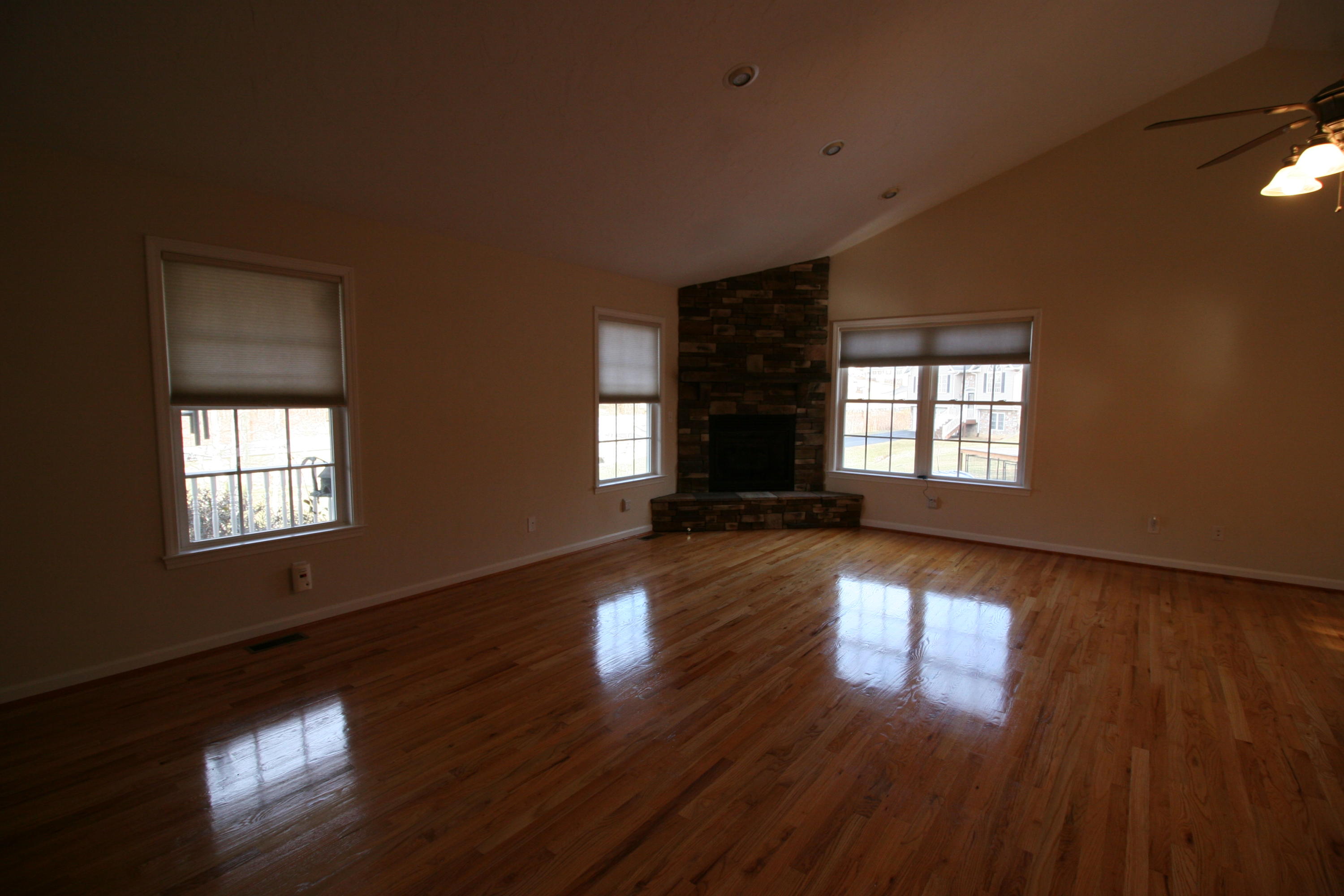 3775 Read Mountain Road Cloverdale, VA 24077 - Photo 14 of 42 17 Greatroom