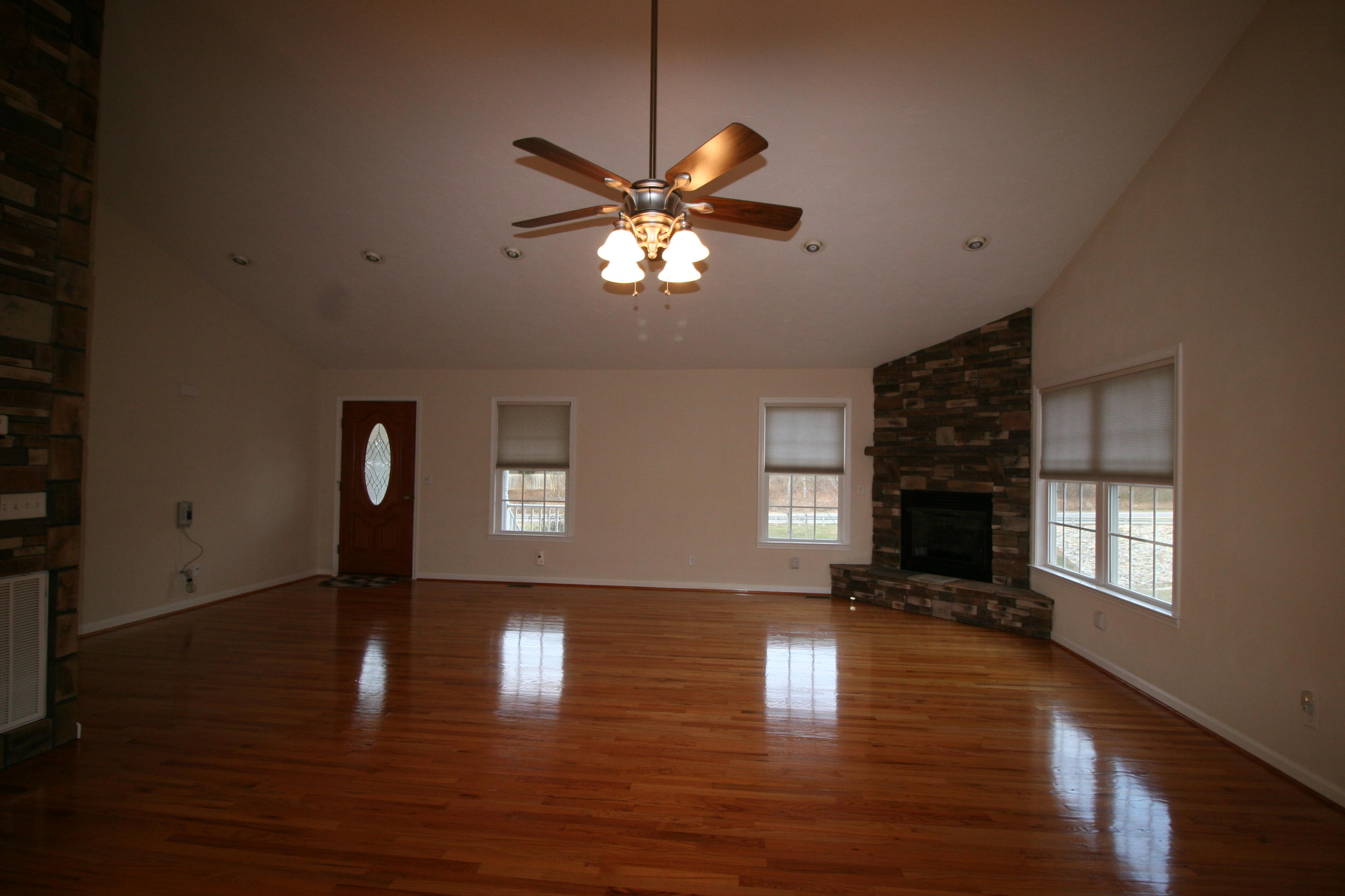 3775 Read Mountain Road Cloverdale, VA 24077 - Photo 9 of 42 12 Greatroom