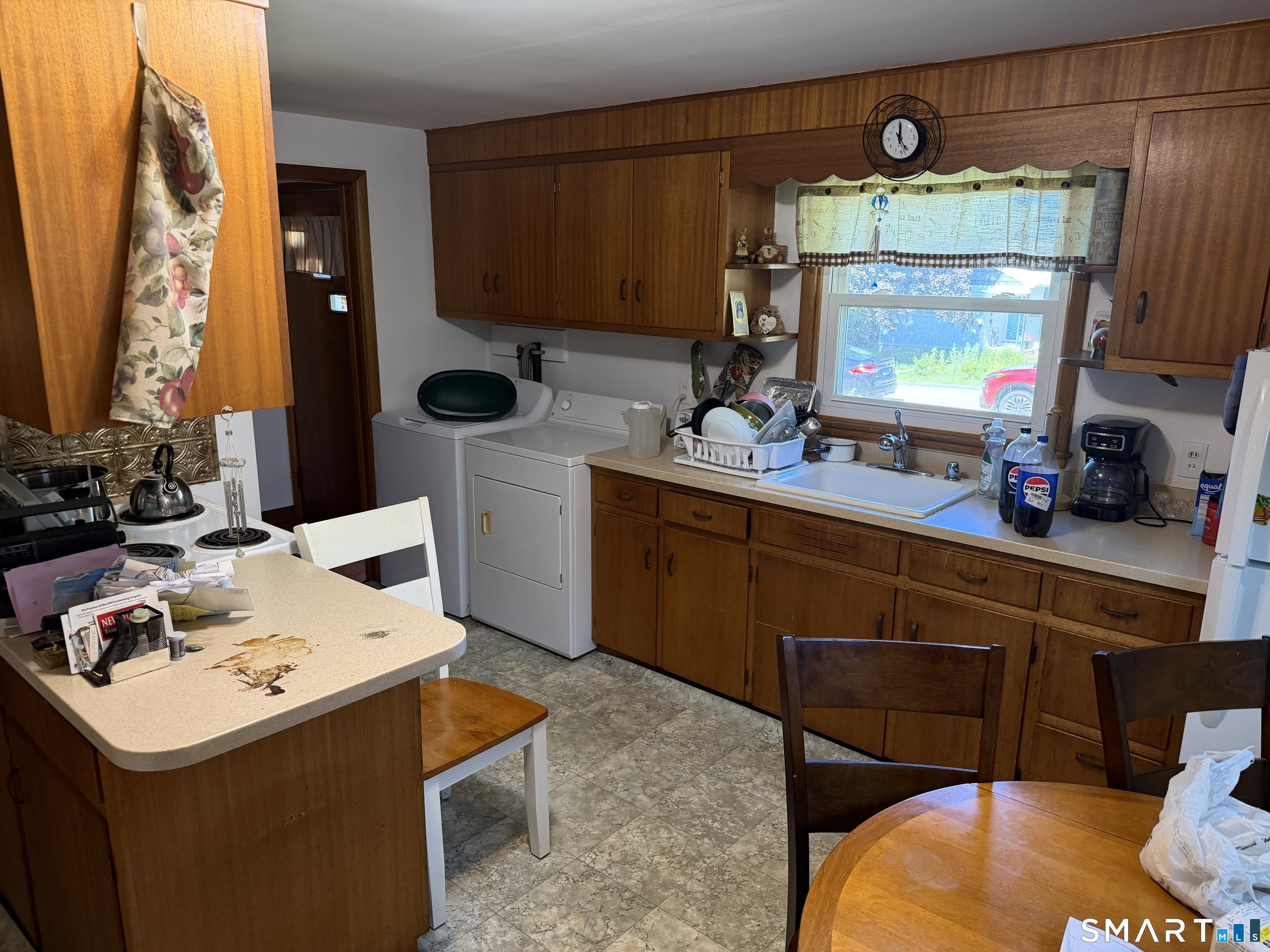 17 Russ Sim Heights Groton, CT 06340 - Photo 6 of 10