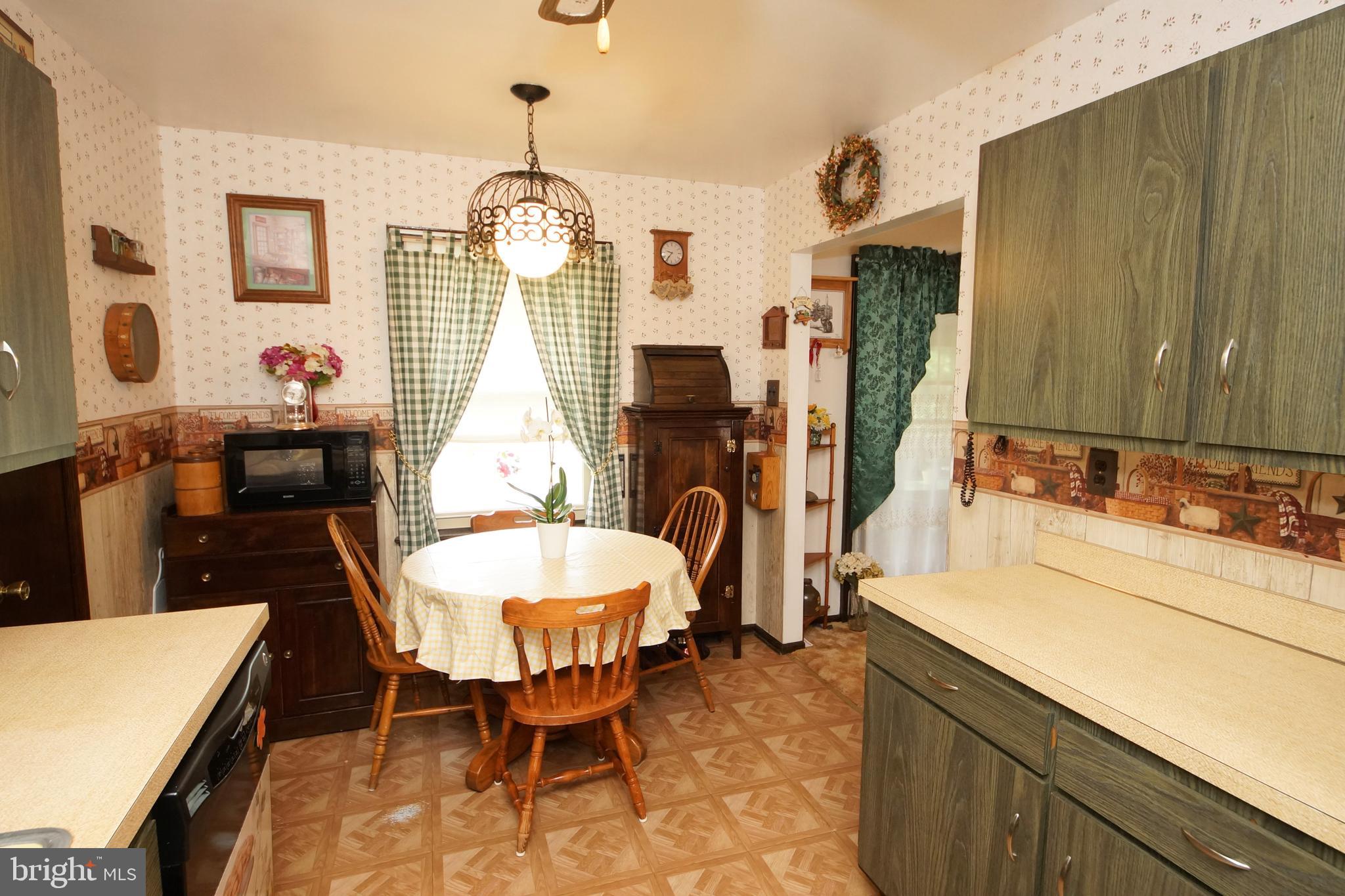 143 Petticoat Bridge Road Columbus, NJ 08022 - Photo 15 of 47 Eat-in area of Kitchen