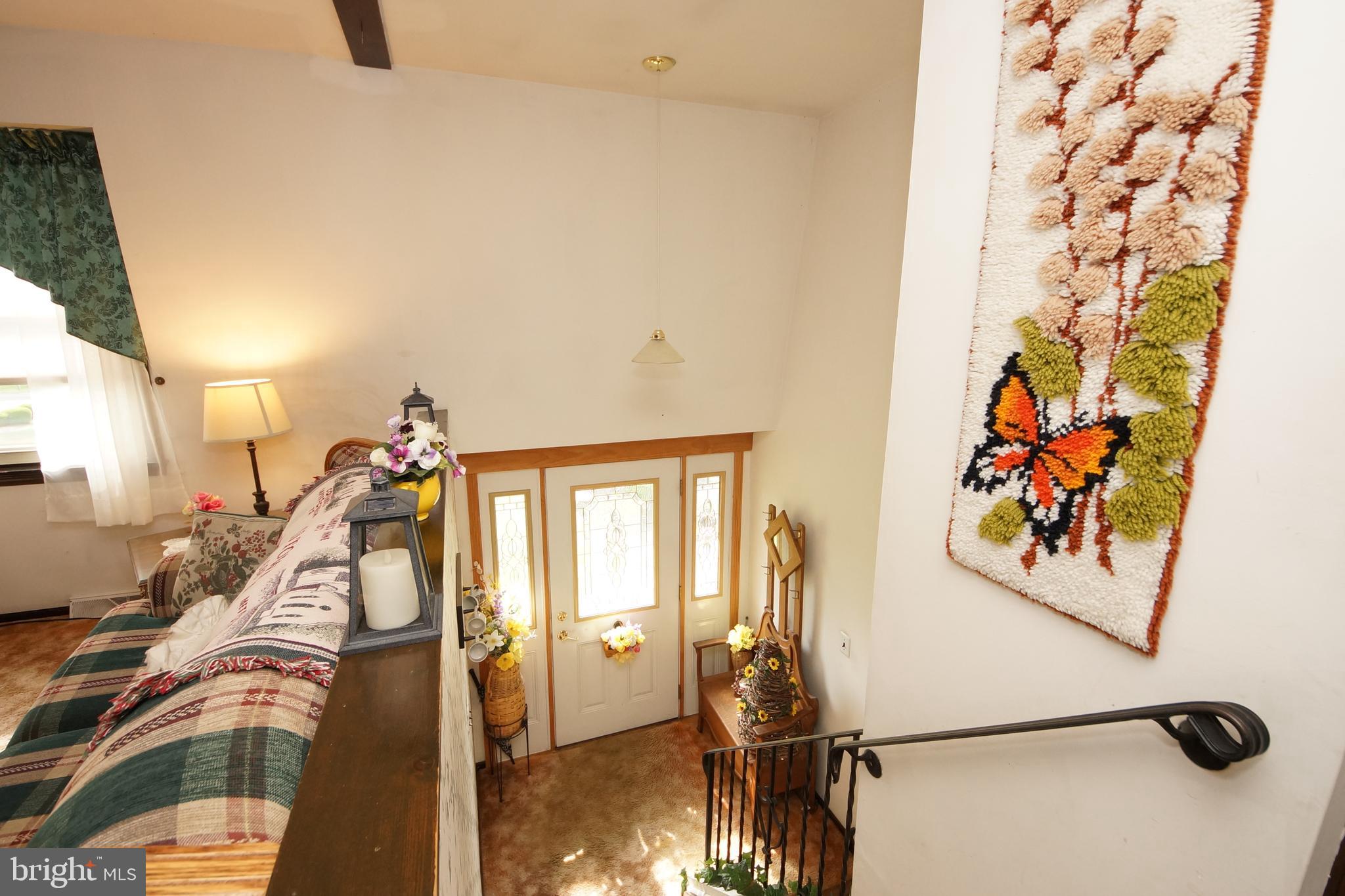 143 Petticoat Bridge Road Columbus, NJ 08022 - Photo 24 of 47 Hallway to steps to front door