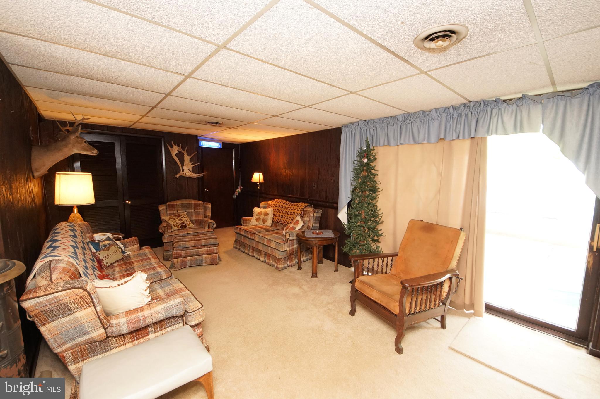 143 Petticoat Bridge Road Columbus, NJ 08022 - Photo 26 of 47 Family Room