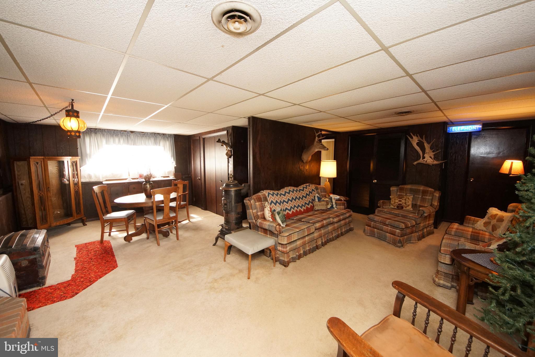 143 Petticoat Bridge Road Columbus, NJ 08022 - Photo 27 of 47 Family Room