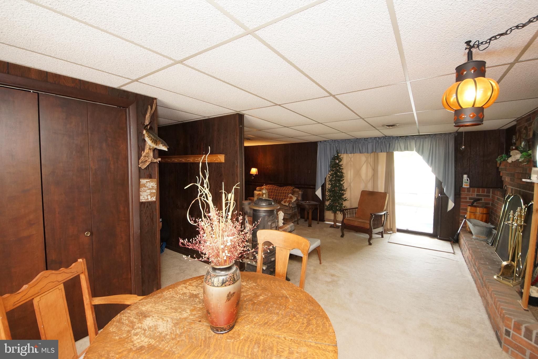 143 Petticoat Bridge Road Columbus, NJ 08022 - Photo 28 of 47 Family room