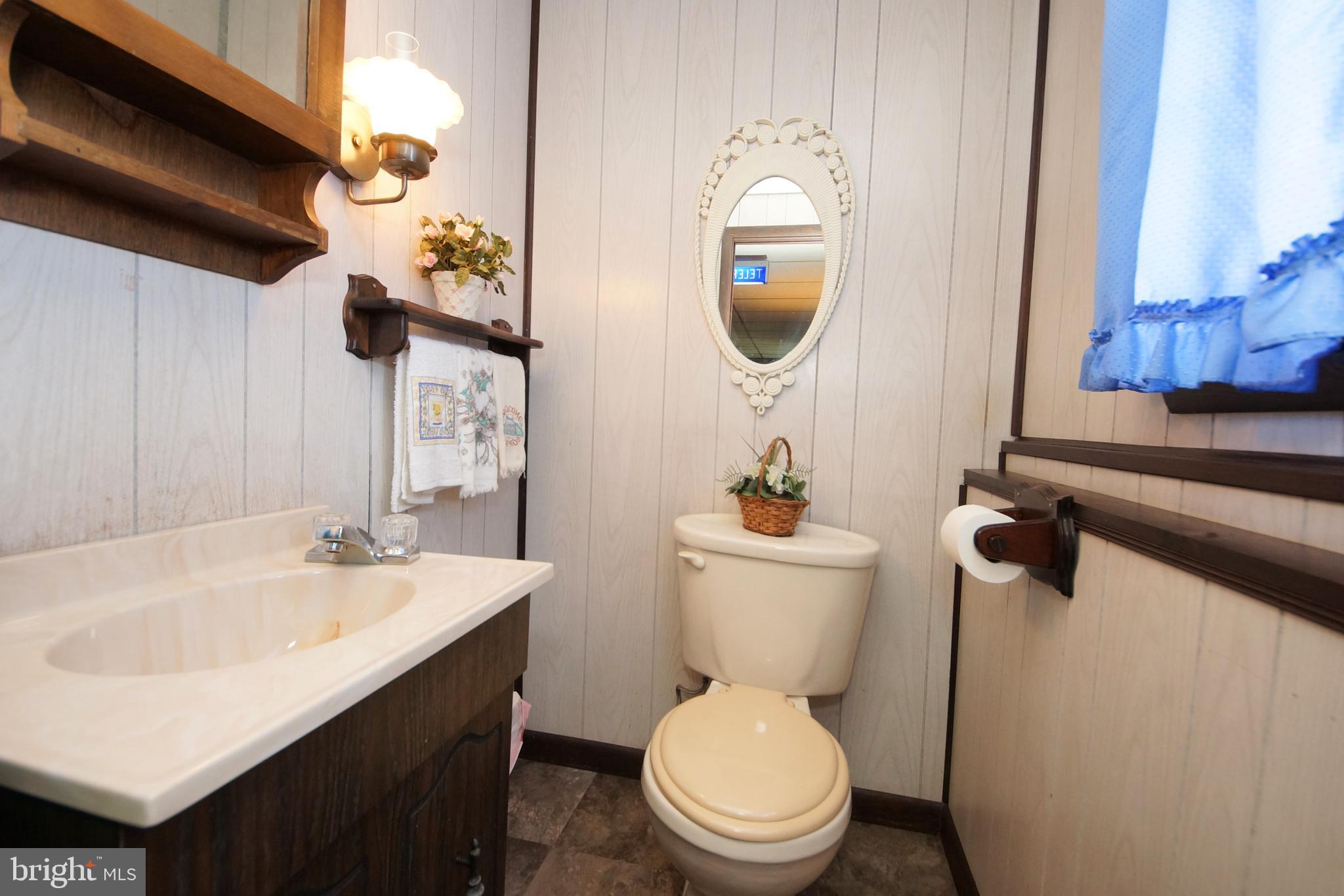 143 Petticoat Bridge Road Columbus, NJ 08022 - Photo 34 of 47 half bath off family room