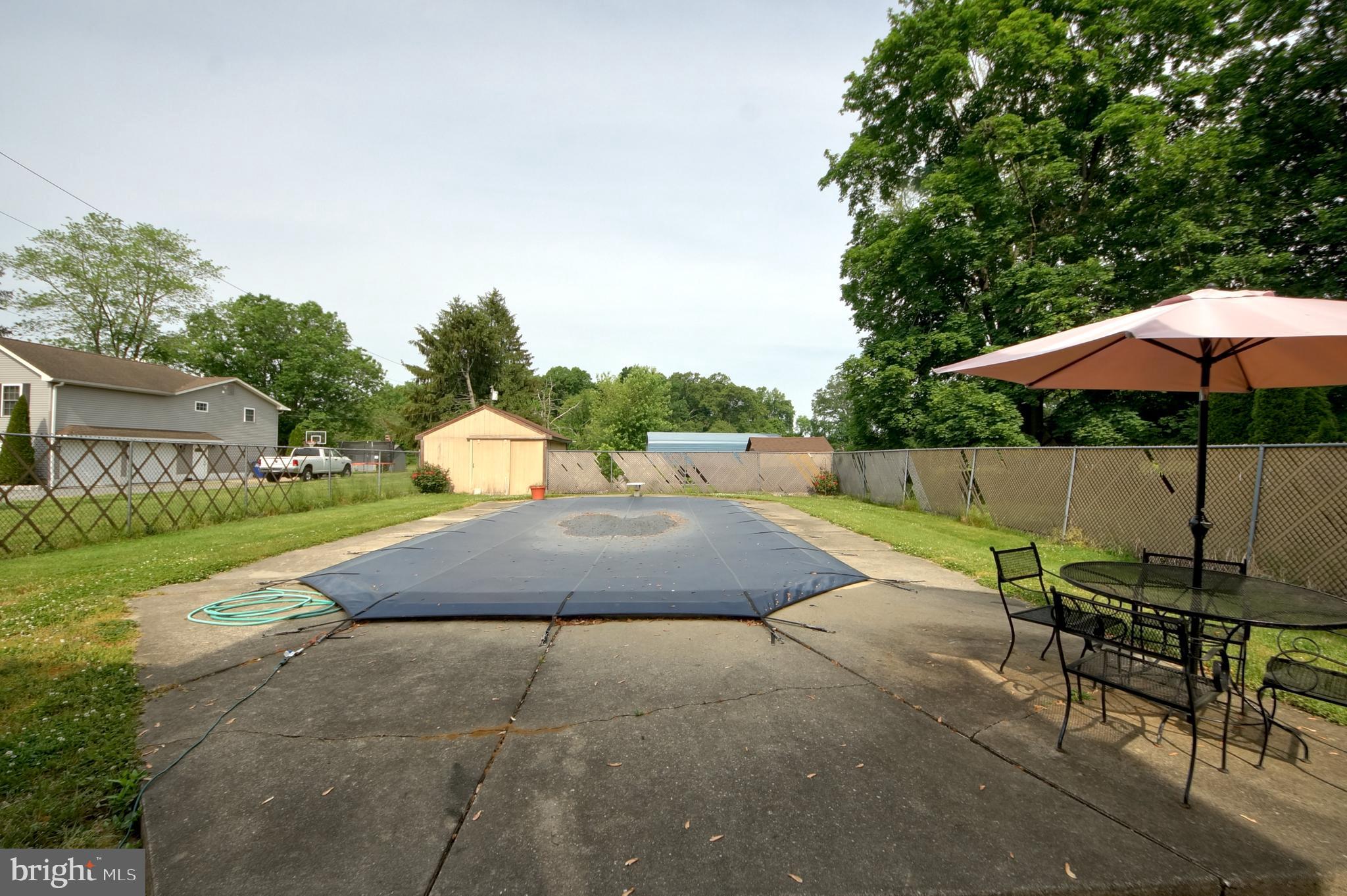 143 Petticoat Bridge Road Columbus, NJ 08022 - Photo 39 of 47 Inground pool