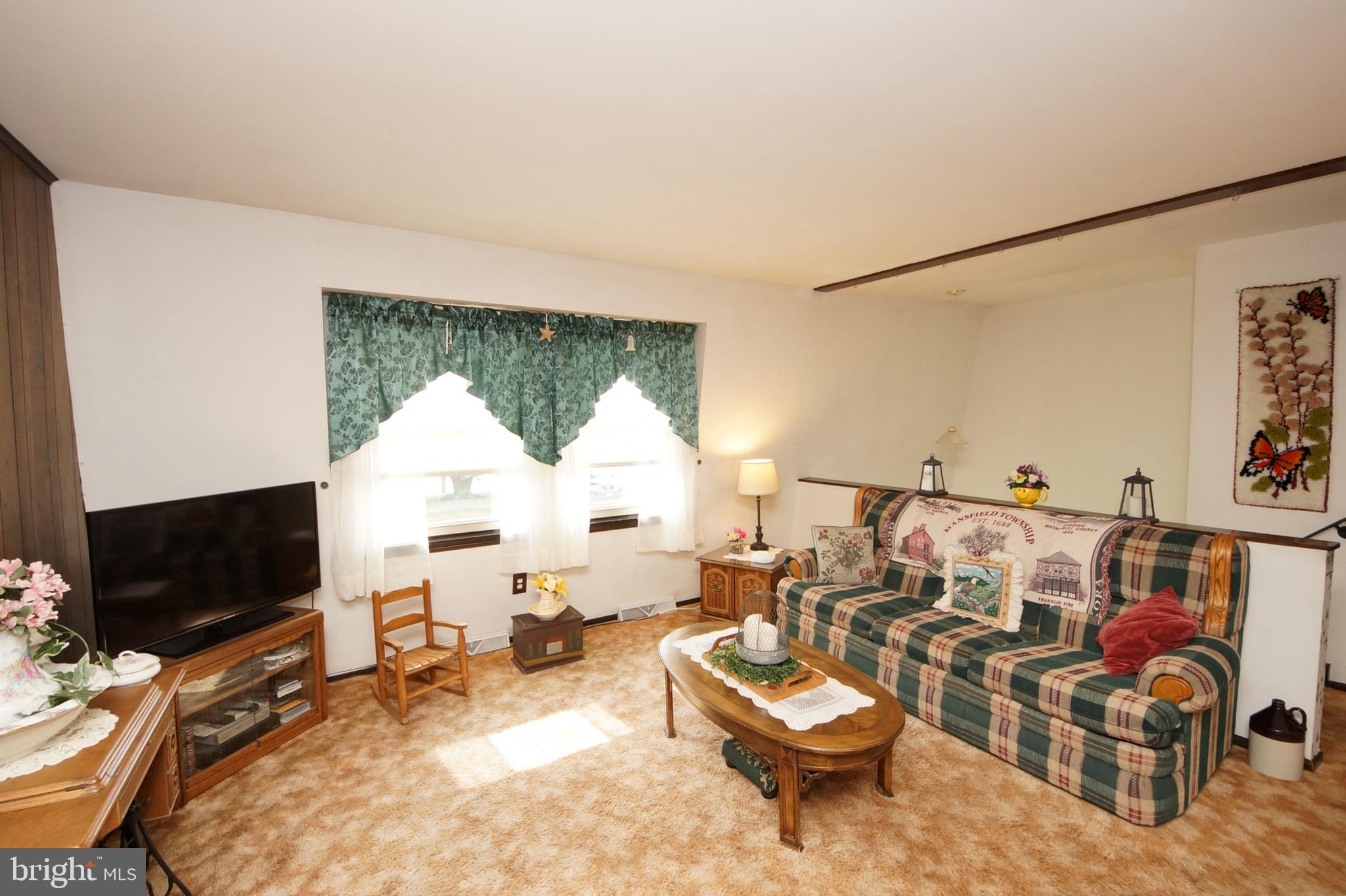 143 Petticoat Bridge Road Columbus, NJ 08022 - Photo 6 of 47 Living Room from dining room