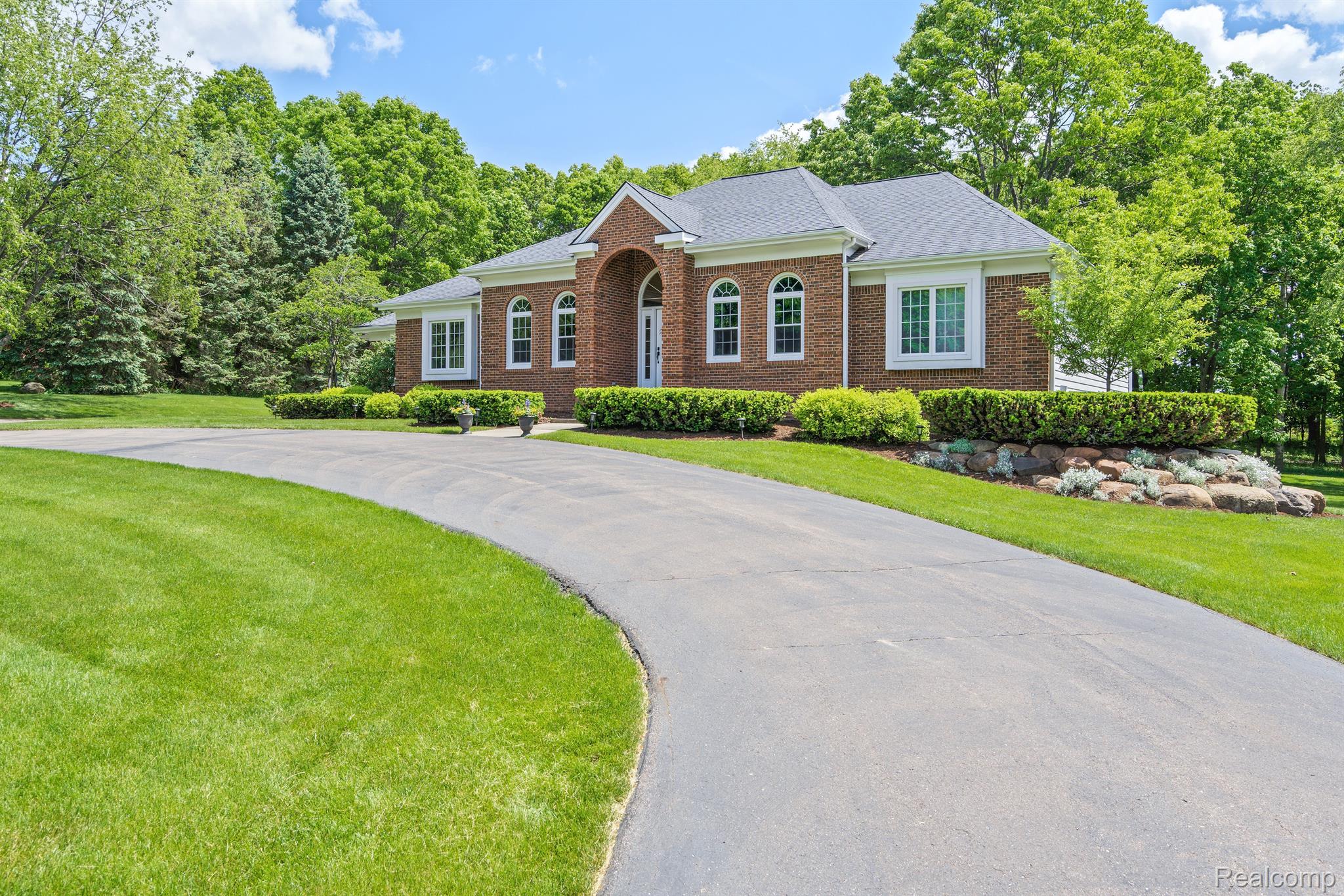 5256 Ridge Trail North Clarkston, MI 48348 - Photo 3 of 52 Gallery Image 3