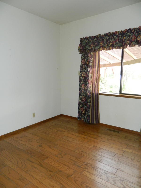 5208 Fish Hatchery Road Grants Pass, OR 97527 - Photo 19 of 44 Bedroom 2