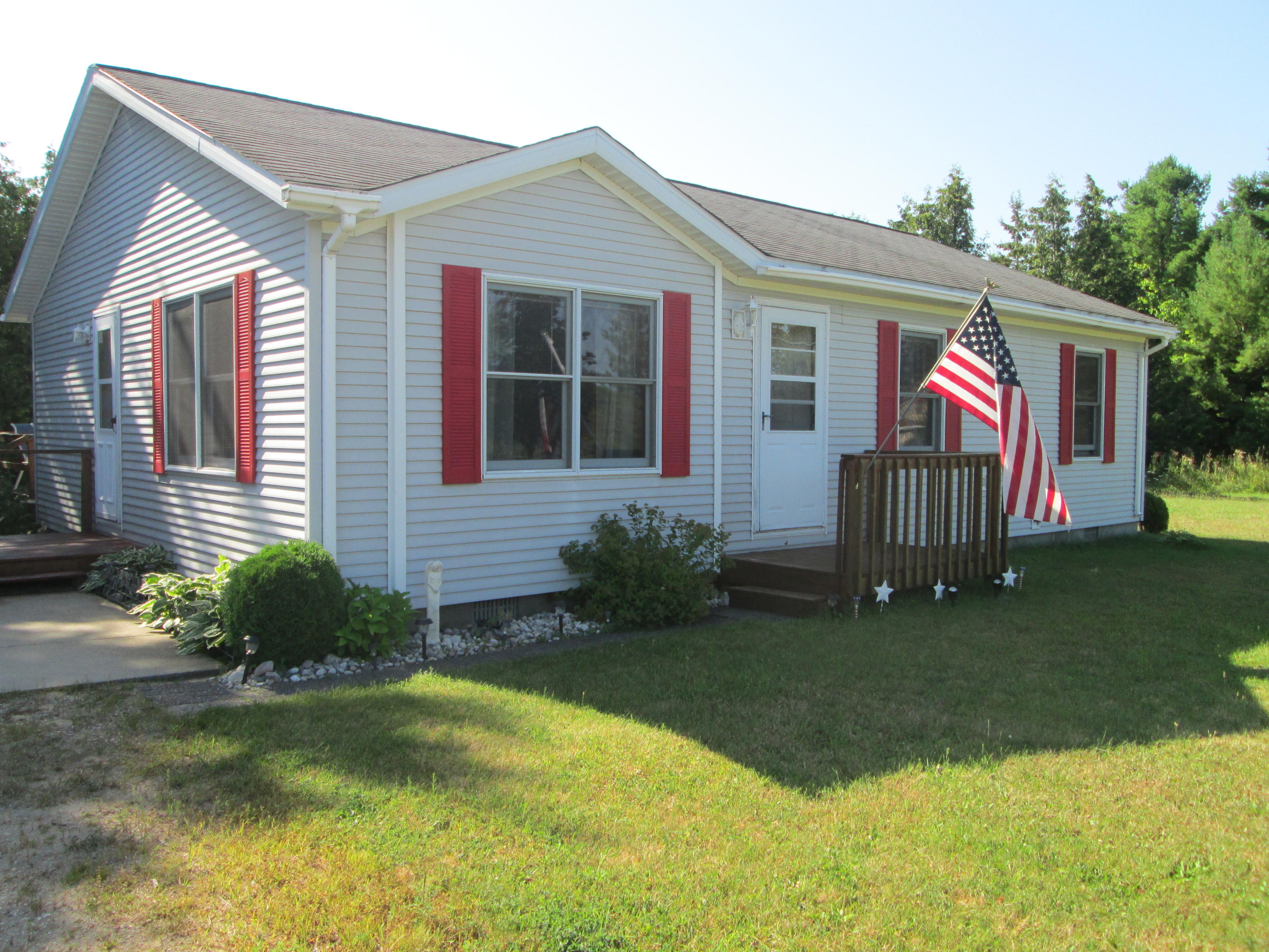 9010 Provo Road Cheboygan, MI 49721 - Photo 2 of 40 Gallery Image 2