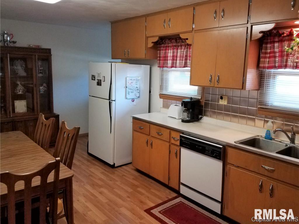 206 Henderson Road Knoxville, IL 61448 - Photo 7 of 18 Gallery Image 7