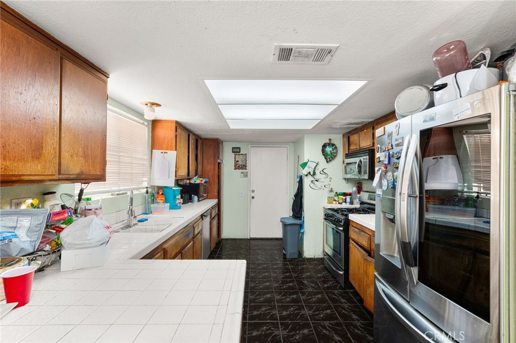 14134 Orizaba Avenue Paramount, CA 90723 - Photo 8 of 24
