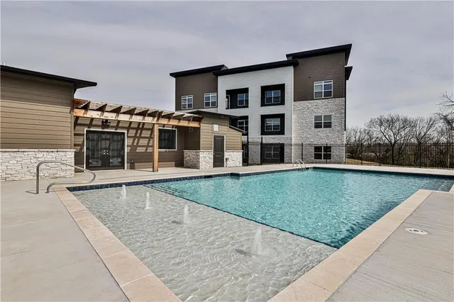 $1,385 | 500 Southeast Salem Street, Oak Grove, MO 64075