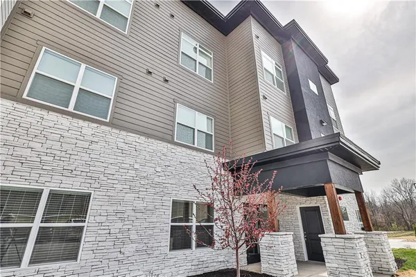 $1,385 | 500 Southeast Salem Street, Oak Grove, MO 64075