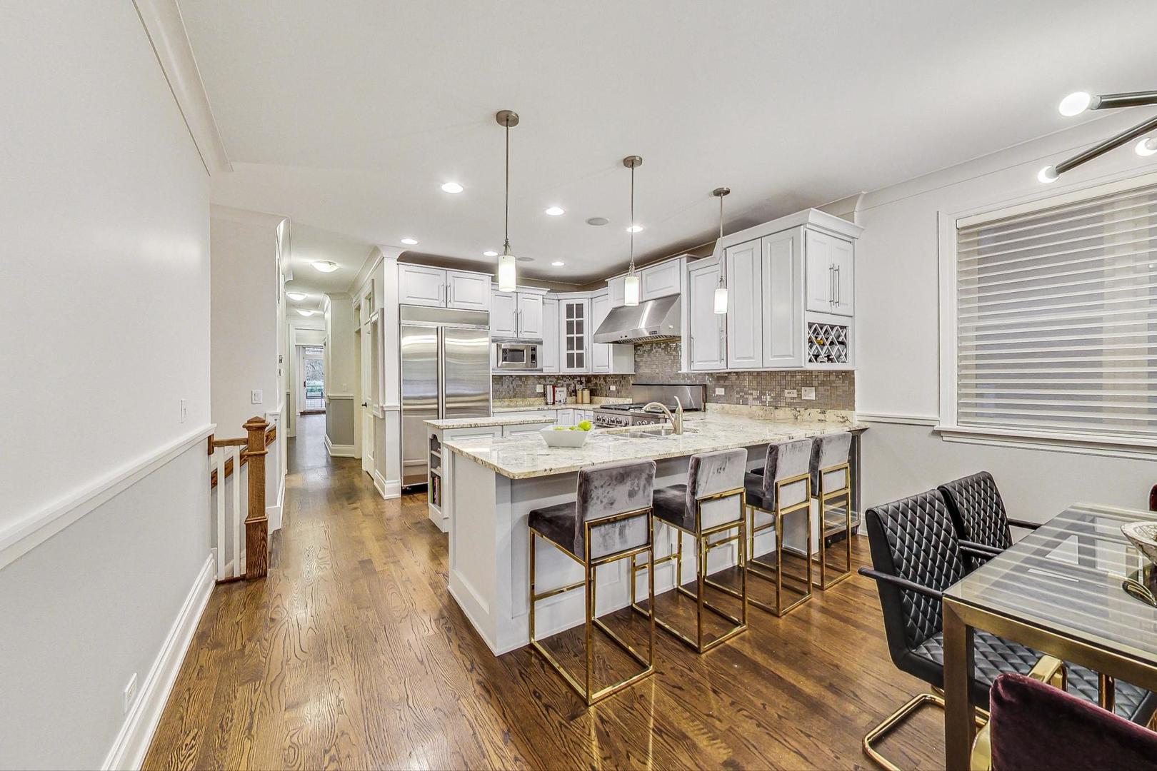 2848 North Sheffield Avenue, Unit 1N Chicago, IL 60657 - Photo 13 of 40 a large kitchen with a table and chairs