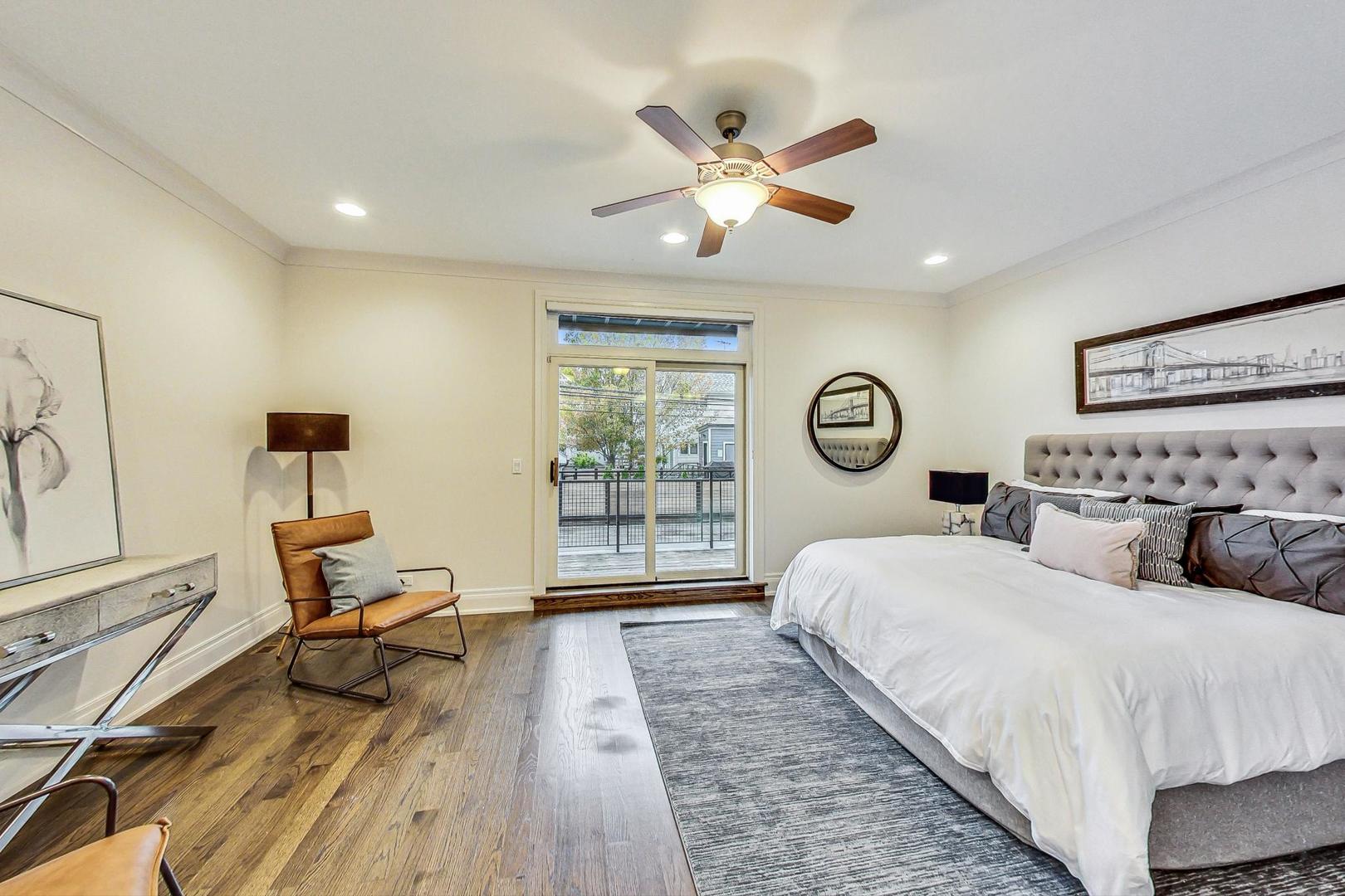 2848 North Sheffield Avenue, Unit 1N Chicago, IL 60657 - Photo 20 of 40 a bed room with two bed and a window