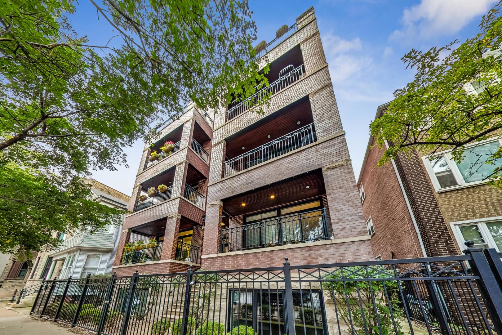 2848 North Sheffield Avenue, Unit 1N Chicago, IL 60657 - Photo 3 of 40 a front view of a house with a garden