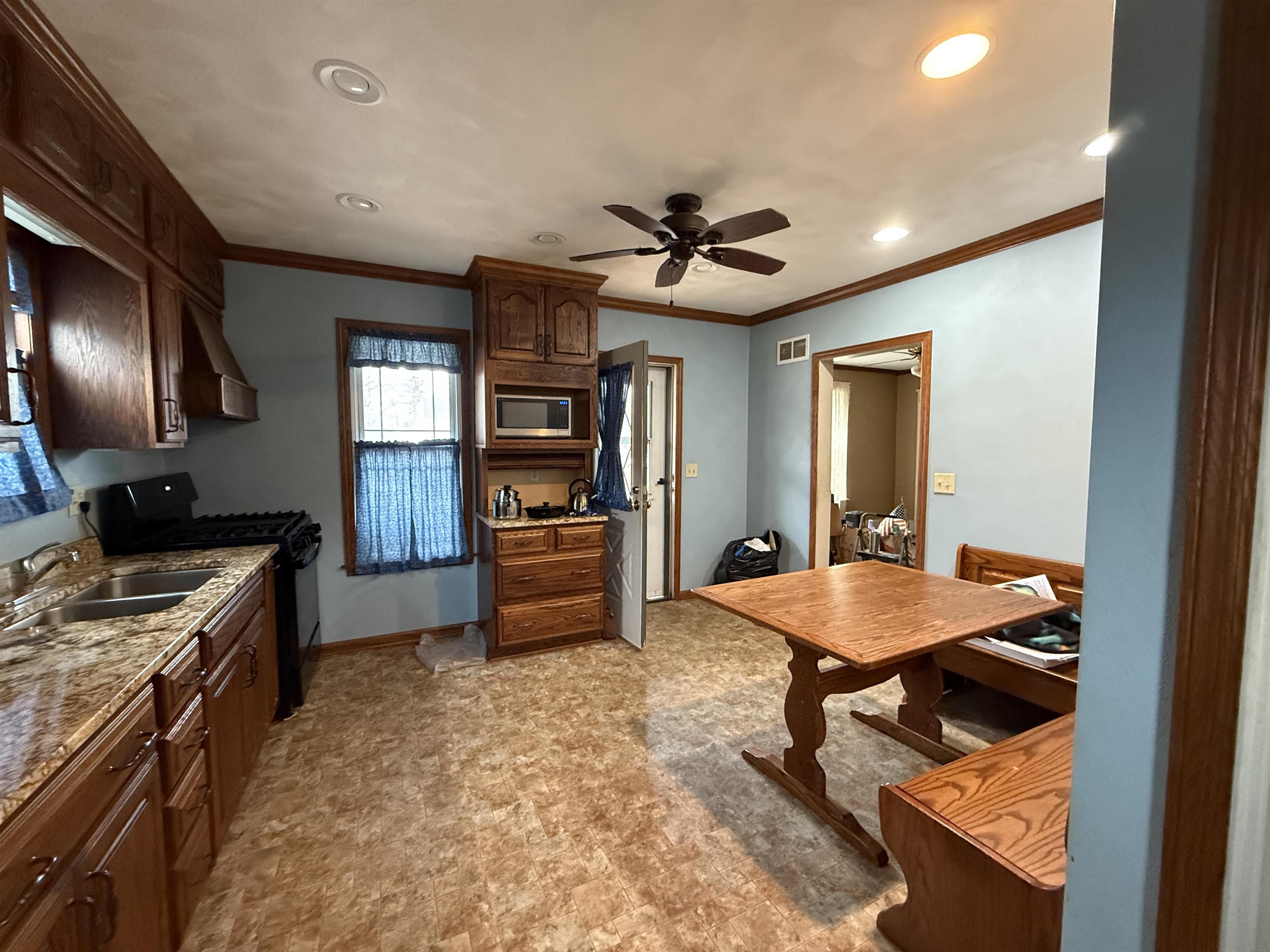 1203 Vine Street Beloit, WI 53511 - Photo 5 of 17