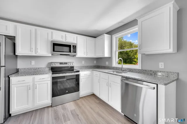 $1,700 | 90 Woodhouse Avenue, Unit 4, Wallingford, CT 06492