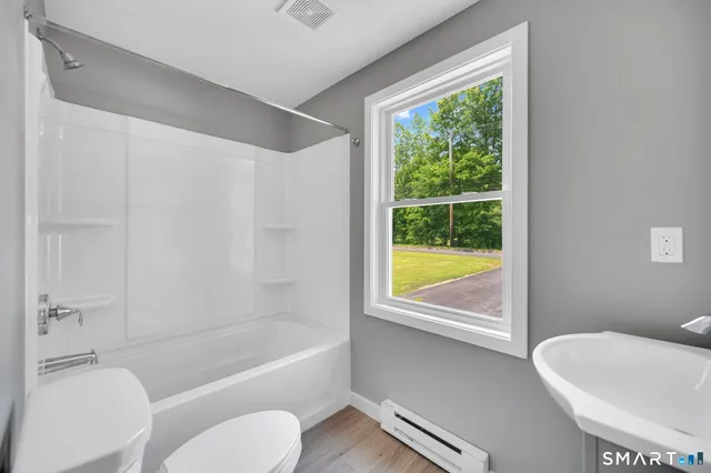 $1,700 | 90 Woodhouse Avenue, Unit 4, Wallingford, CT 06492