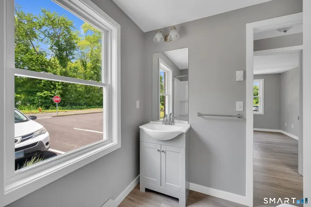 $1,700 | 90 Woodhouse Avenue, Unit 4, Wallingford, CT 06492