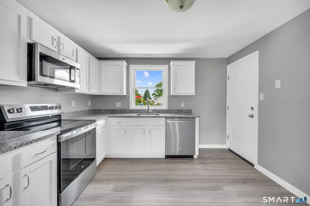 $1,700 | 90 Woodhouse Avenue, Unit 4, Wallingford, CT 06492