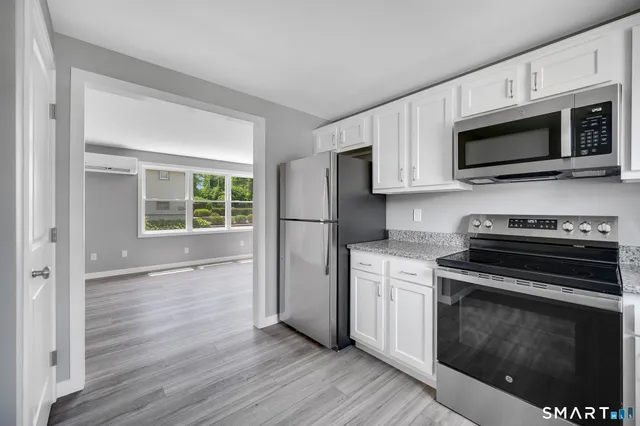 $1,700 | 90 Woodhouse Avenue, Unit 4, Wallingford, CT 06492