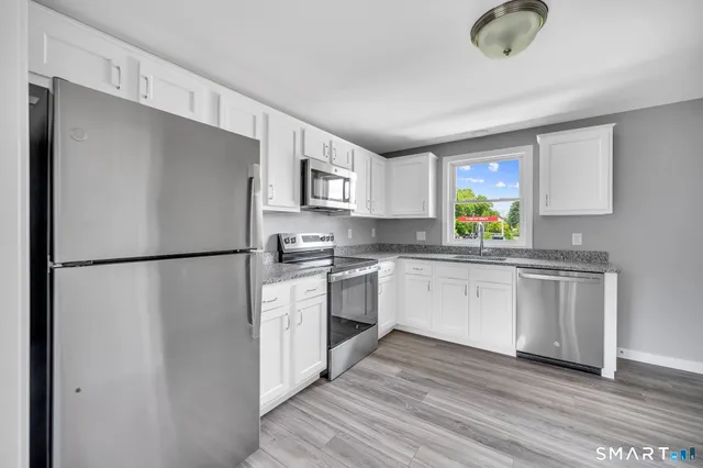 $1,700 | 90 Woodhouse Avenue, Unit 4, Wallingford, CT 06492