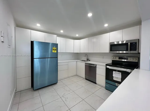 $239,000 | 13499 Biscayne Boulevard, Unit 1405, North Miami, FL 33181