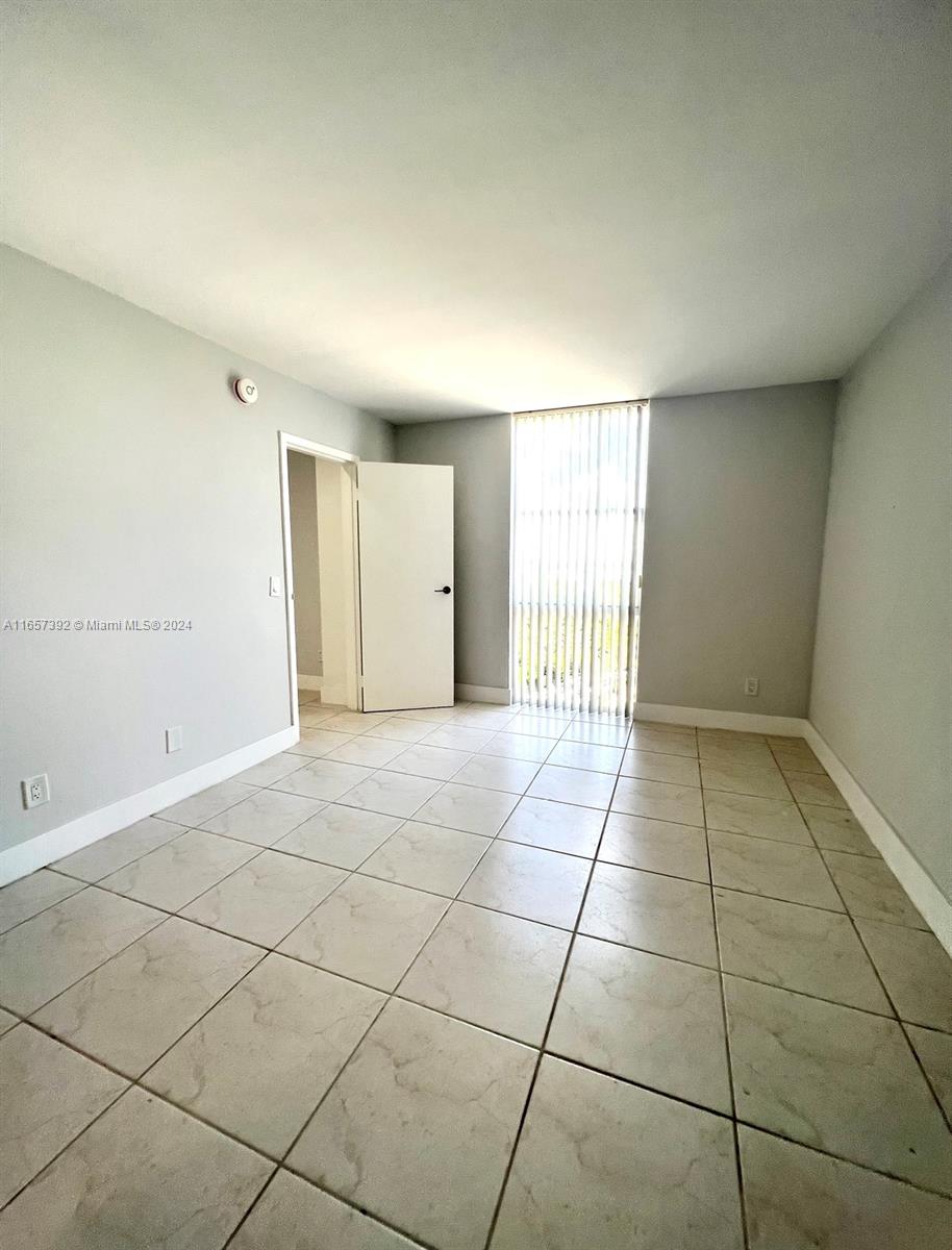 13499 Biscayne Boulevard, Unit 1405 North Miami, FL 33181 - Photo 14 of 18