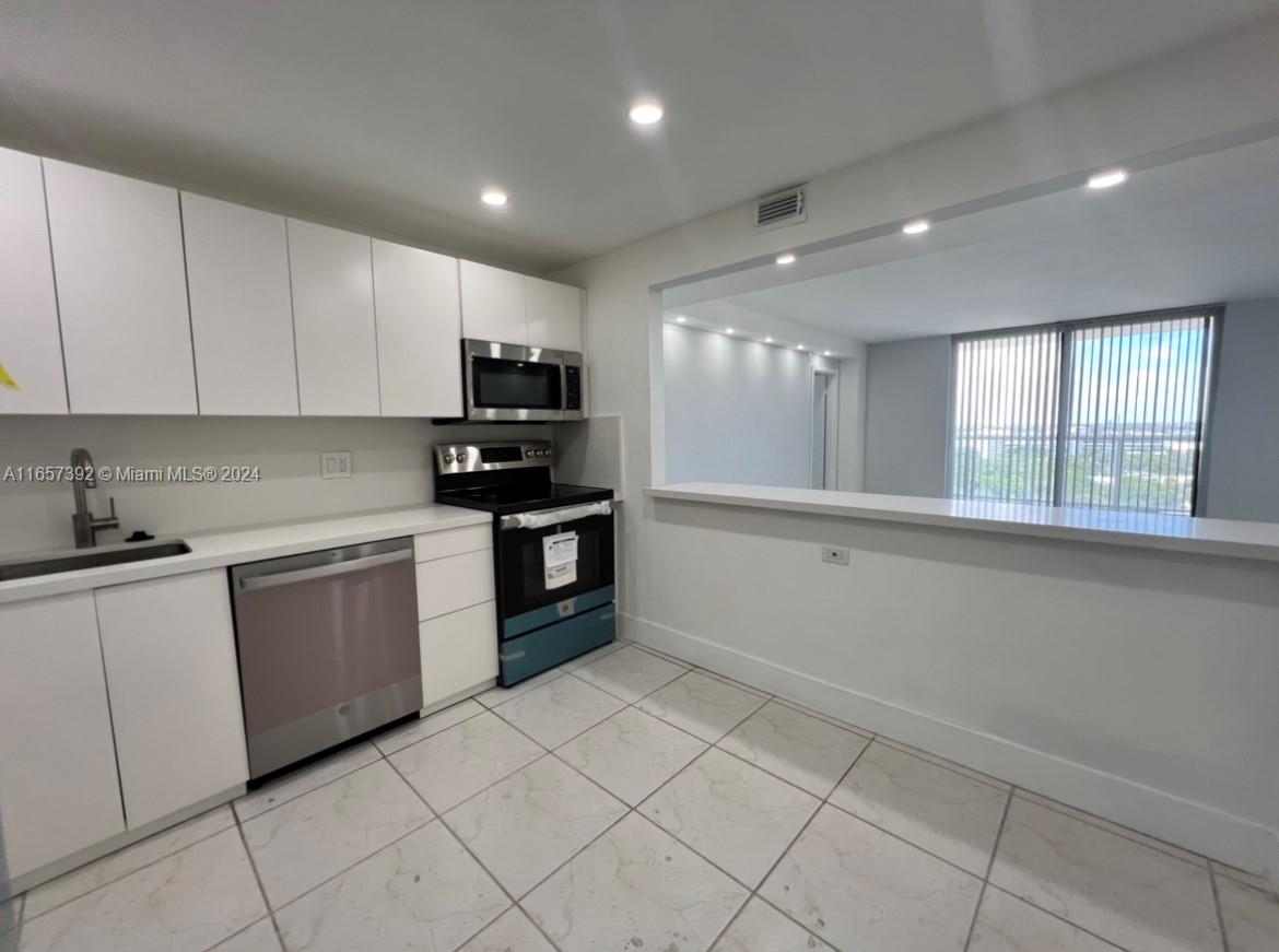 13499 Biscayne Boulevard, Unit 1405 North Miami, FL 33181 - Photo 3 of 18
