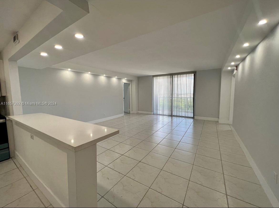 13499 Biscayne Boulevard, Unit 1405 North Miami, FL 33181 - Photo 4 of 18