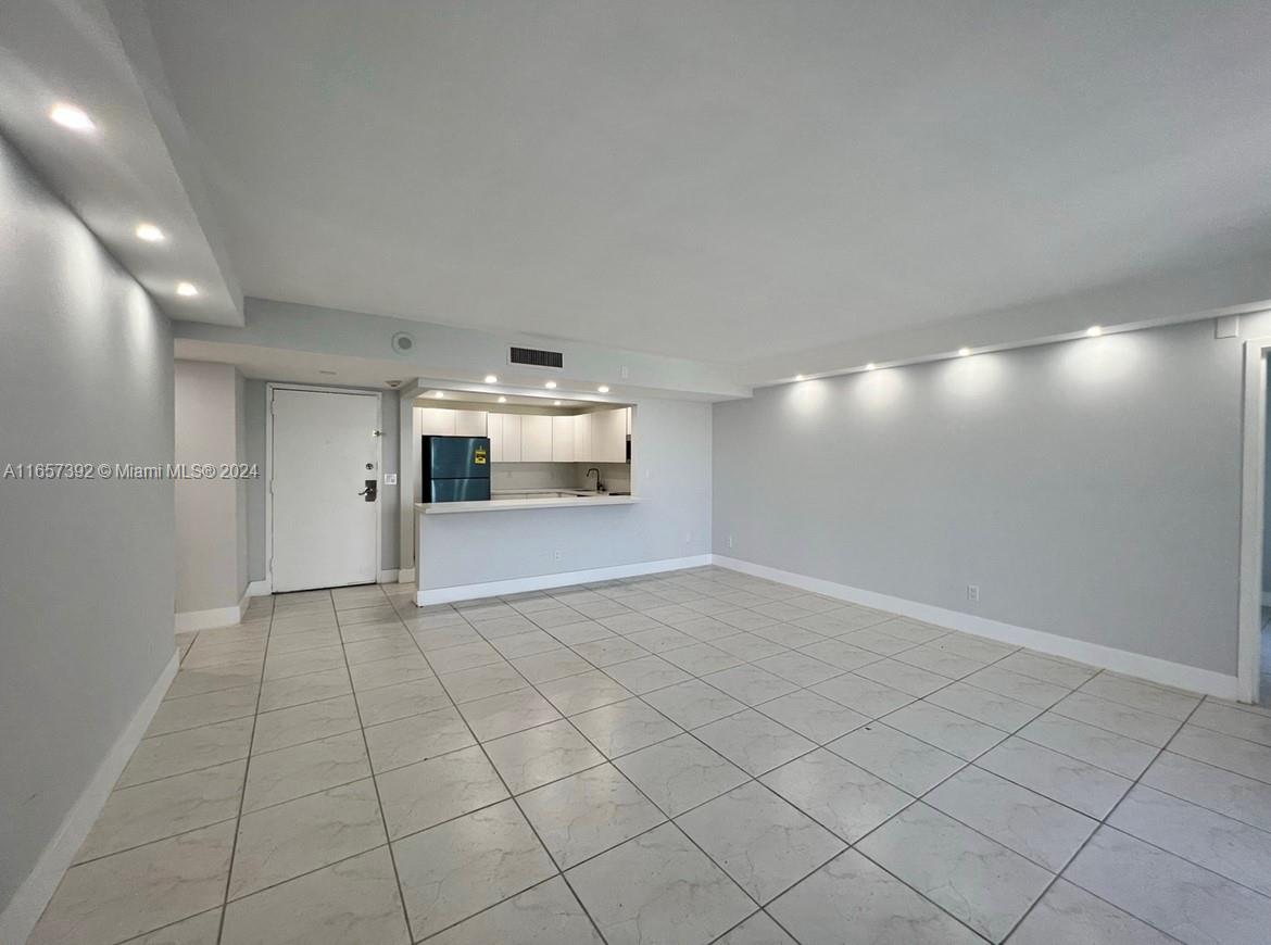 13499 Biscayne Boulevard, Unit 1405 North Miami, FL 33181 - Photo 6 of 18