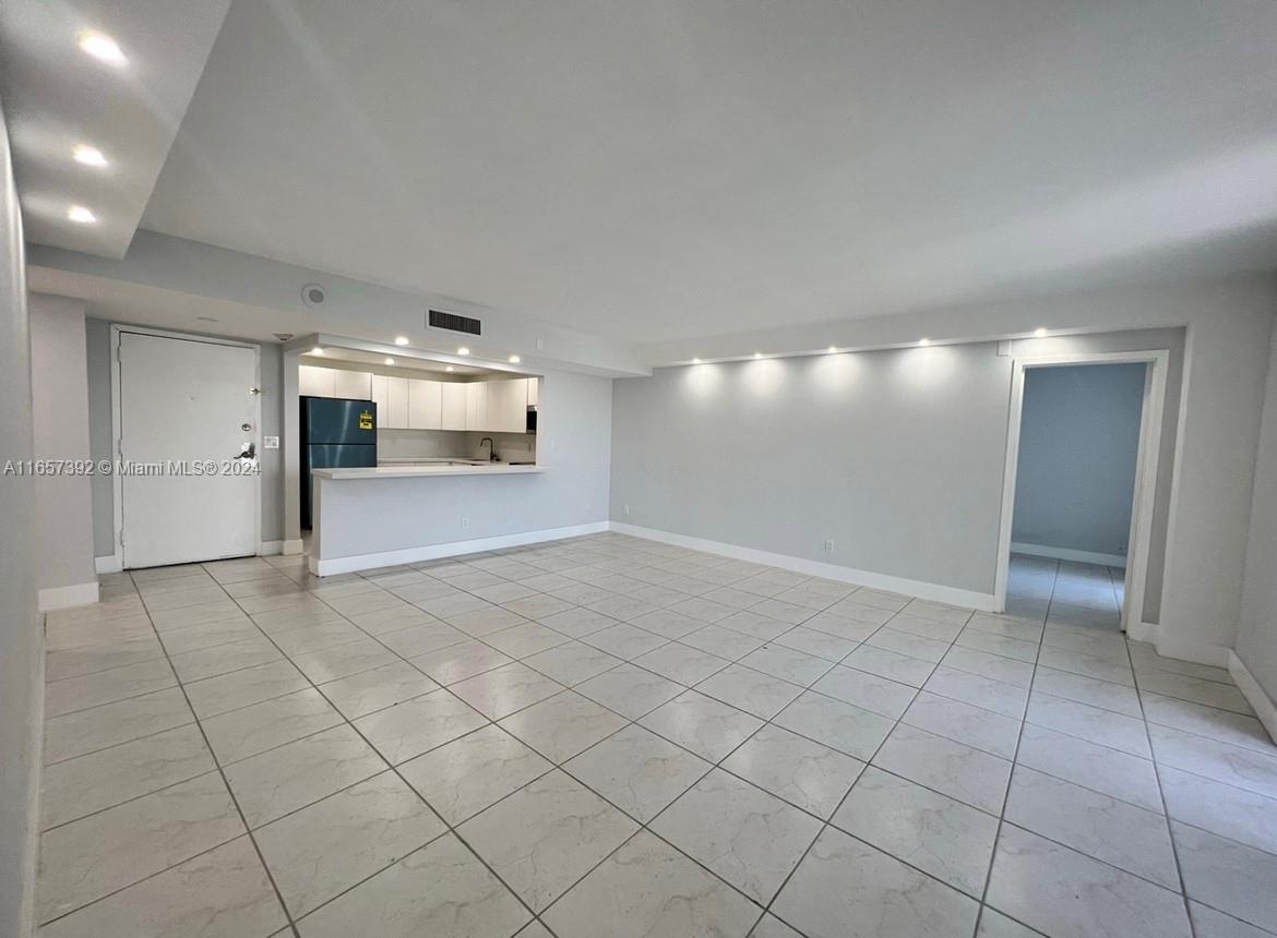 13499 Biscayne Boulevard, Unit 1405 North Miami, FL 33181 - Photo 7 of 18