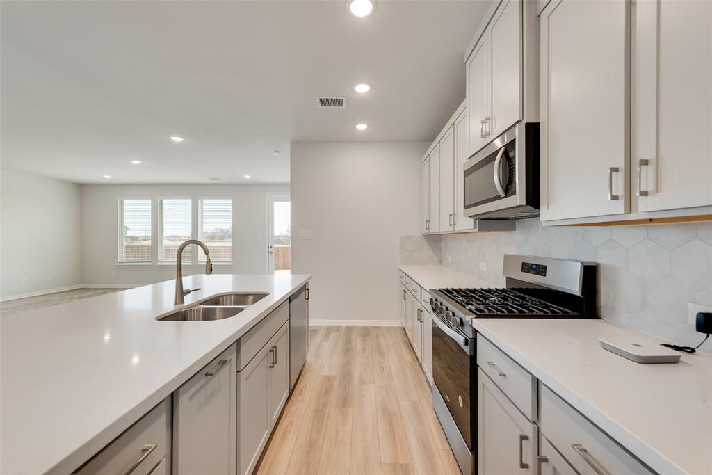 1411 Lowe Pond Street Forney, TX 75126 - Photo 8 of 33